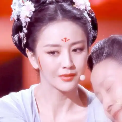 佟丽娅头像by奶糖泡芙