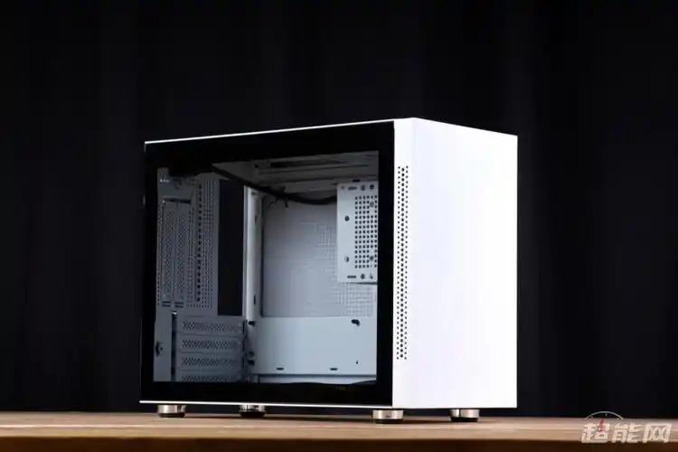 先马趣造im白色款机箱首发图赏让快乐增加一种色彩