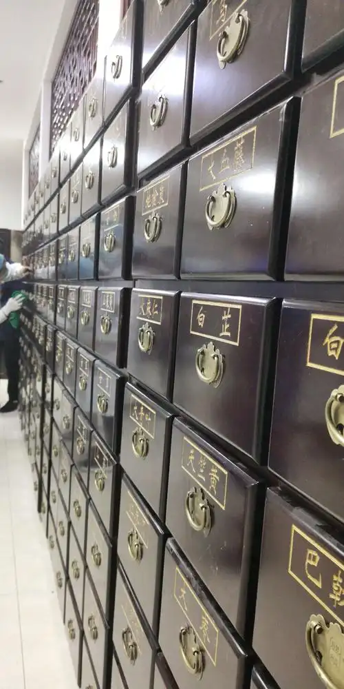 中药房旧貌换新颜,同仁们协力扛大梁.