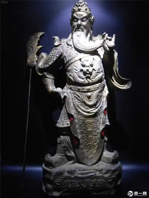 在家摆放关公像的话能够辟邪,驱魔,镇宅还能招财.