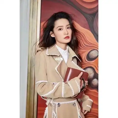 哇哇哇李沁同款外套好美啊