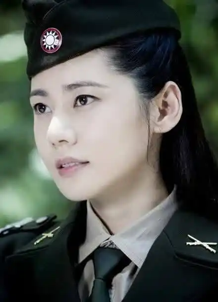 《最后一战》曝秋瓷炫军装剧照-飒爽英姿