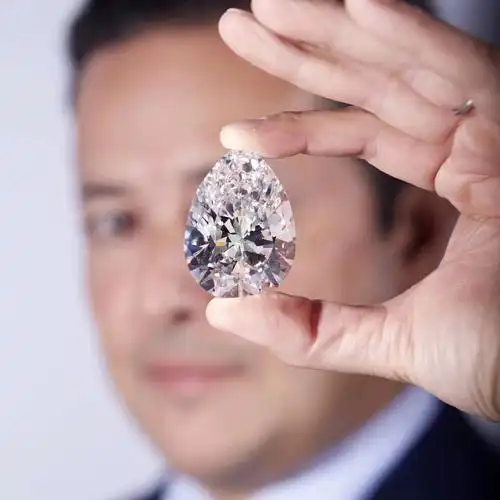 31克拉的梨形钻石"the rock"将于5月拍卖,被 gia 评为g色,vs 1 级,这