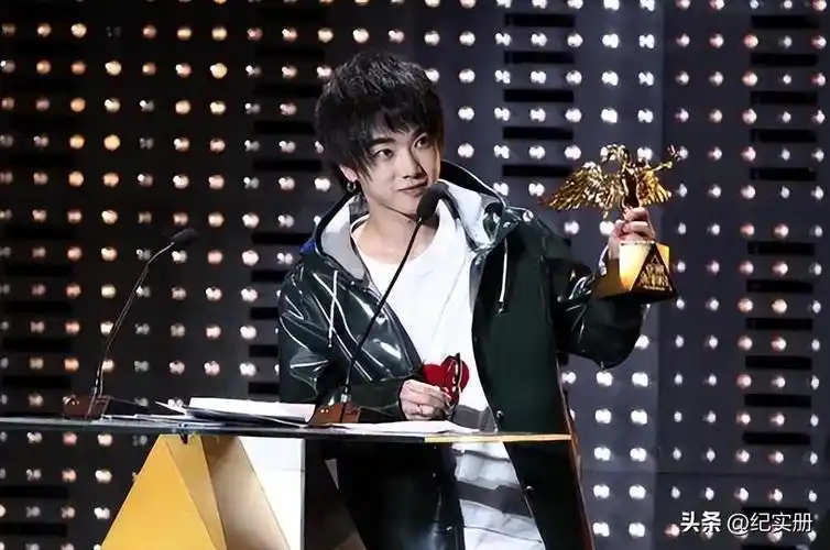 华晨宇成功的背后,和大伯有着密不可分的联系