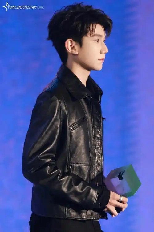 王源出席qq音乐巅峰盛典##王源绿海