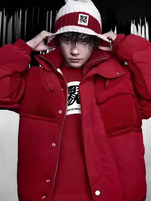 盘点易烊千玺穿过的emporioarnani毛衣