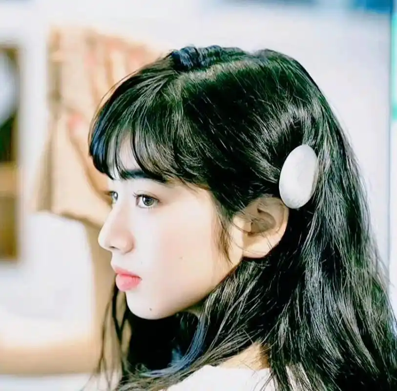 小松菜奈的侧脸我真的爱死了