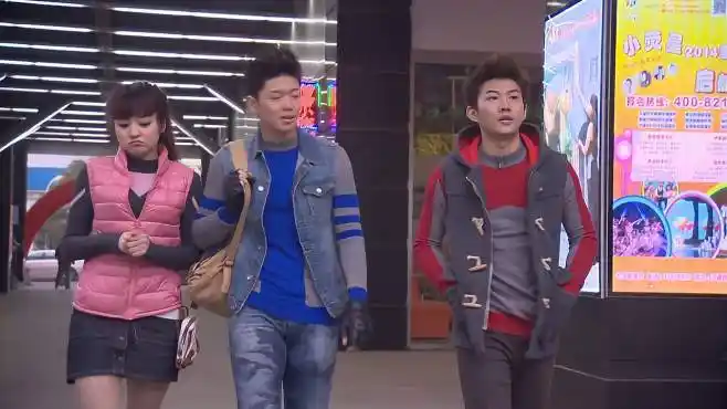 巨神战击队:梦战卫是花痴狂,看到帅哥就走不动,天战卫受不了啦-母婴