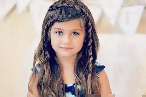 首页 玩发型 扎头发 三岁小孩扎什么辫子好看 一扎就美的公主辫子发型