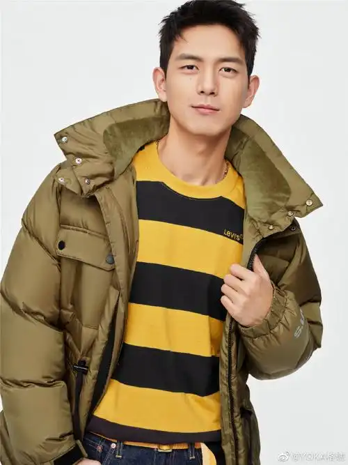 李现1019生日快乐#@李现ing演绎levis032021秋冬系列,融合时尚