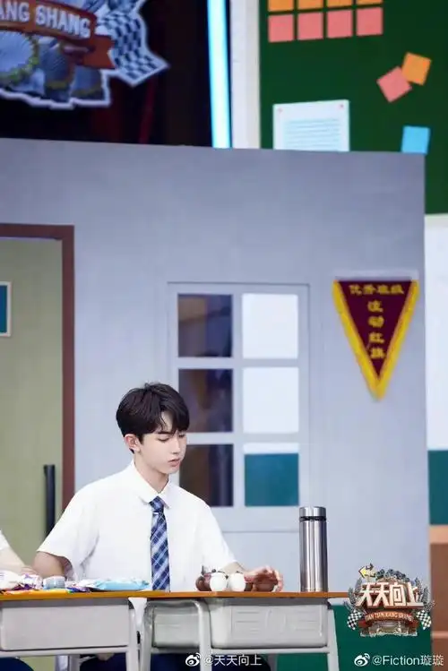 青涩帅气,从小帅到大,和青春校园剧适配度满分#郭俊辰16岁校服照好