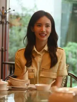 戴小雨(金晨饰演)