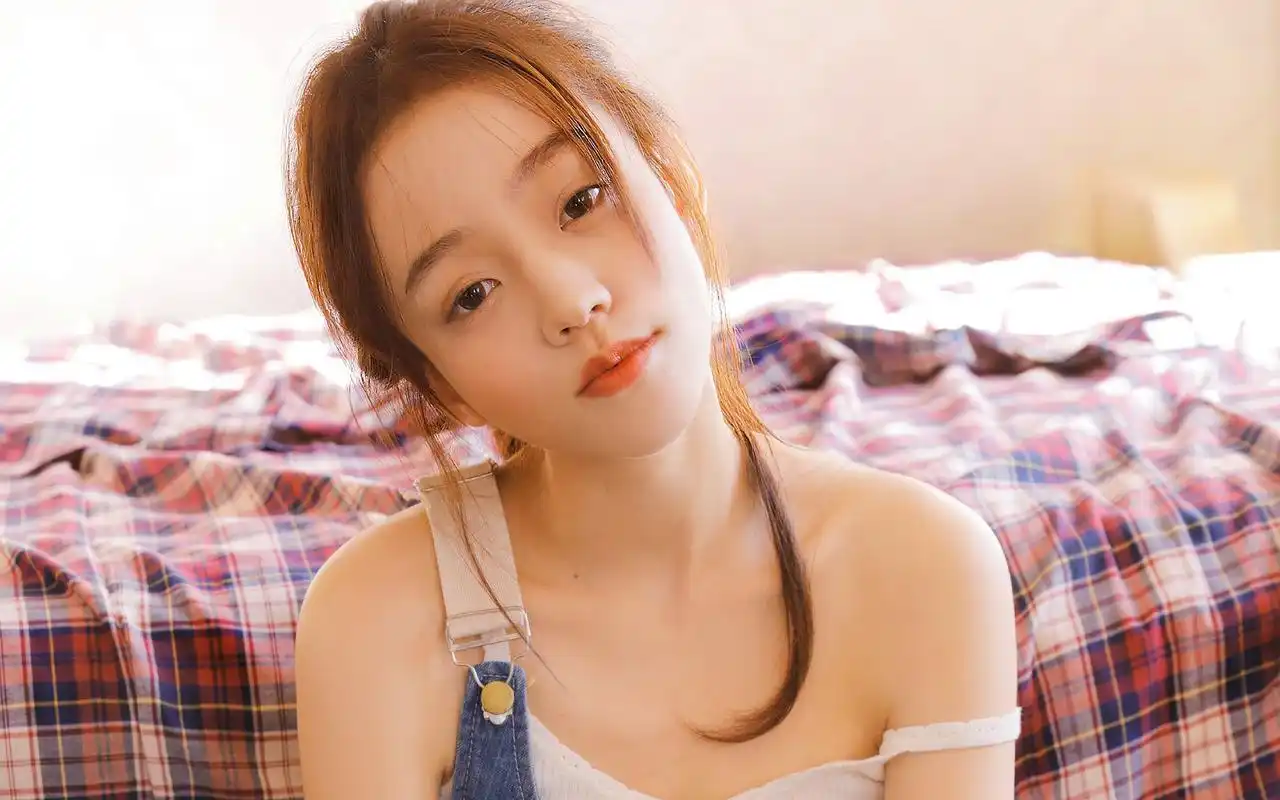 甜美可爱萝莉唯美居家高清桌面壁纸