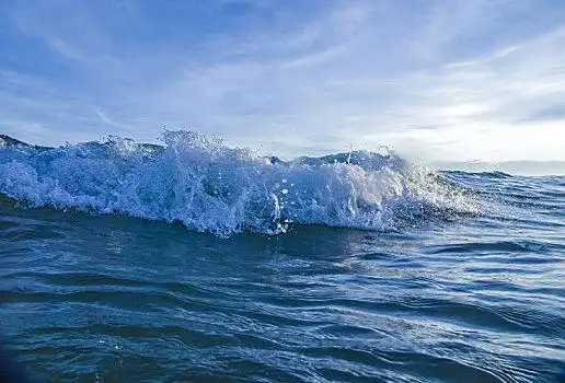 水,溅,蓝色,深蓝,冷色,移动,动感,流动,流线,纯,特写,蓝天,白云海浪