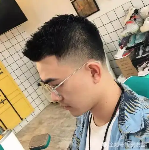 男生"阳光发型"该怎么剪?理发师建议这3款,剪完清爽又帅气!
