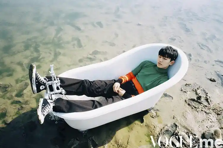 杨旭文户外写真曝光