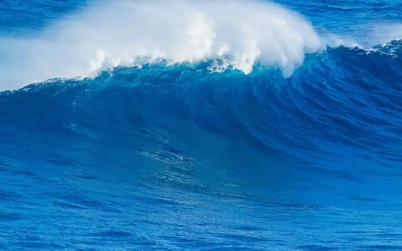 高清咆哮的海浪