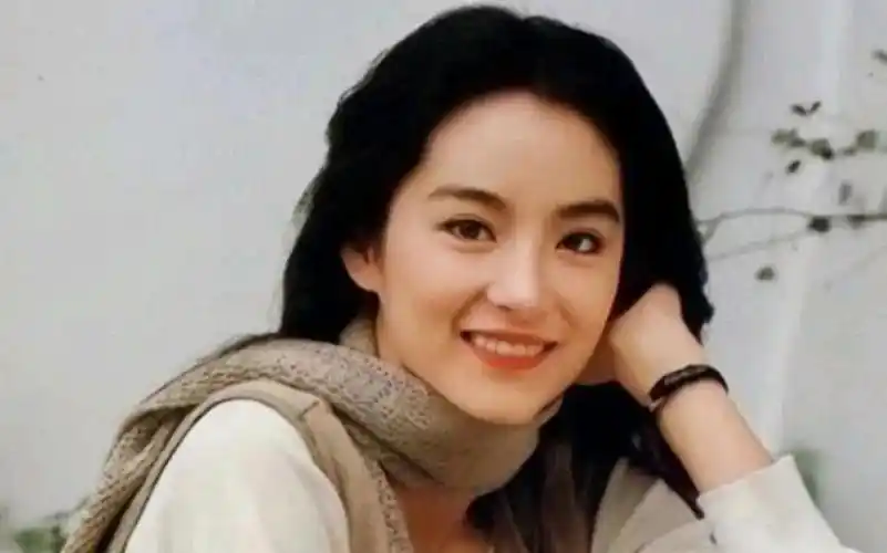 太美了!林青霞年轻的时候真的是神仙颜值,这才是真女神啊!