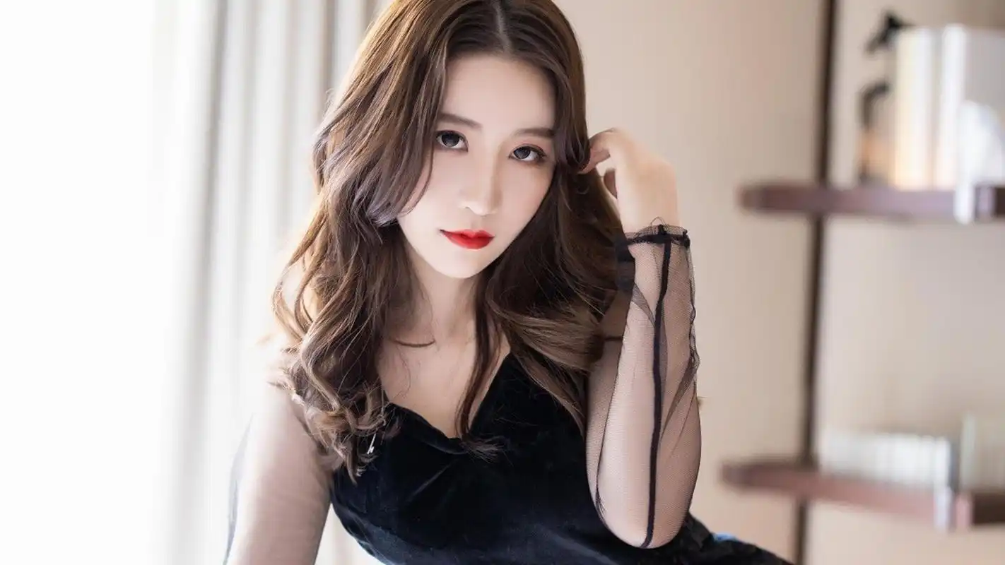 美女模特透明黑丝渣男专用壁纸