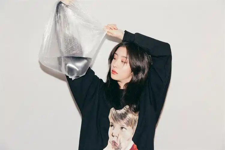 赵小棠最新写真清冷靓丽 宛如夏日祭摩登少女