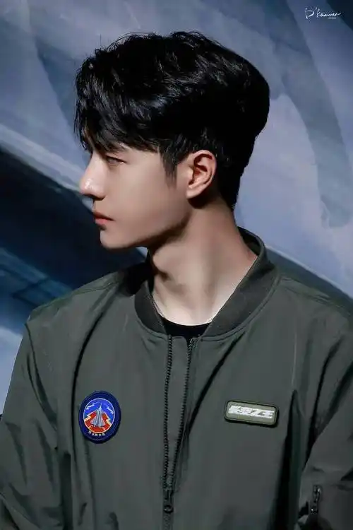 那来看雷宇扮演者王一博绝美路演图啦.