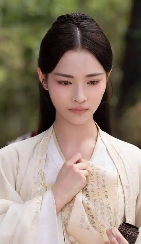 许佳琪新剧正式杀青,肯定镜头忙补妆,做偶像太难了_古装_工作_鞠婧祎