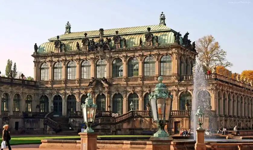 建筑学校及小型教堂建筑团队的情况_风格_约翰·米夏埃尔_菲舍尔