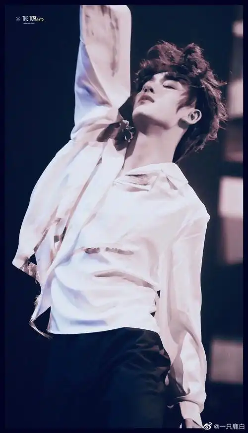 性感喉结在线索命#丁程鑫的喉结好性感,成年人越来越man了～@时代