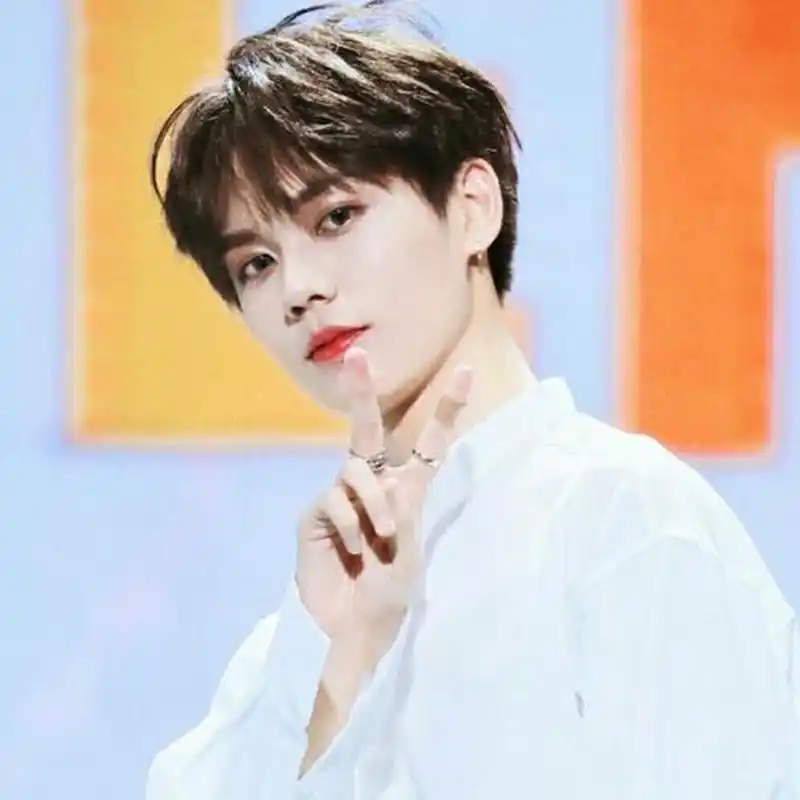 林彦俊长相高冷,给人感觉不苟言笑的林彦俊说起土味情话相当撩,喜欢他