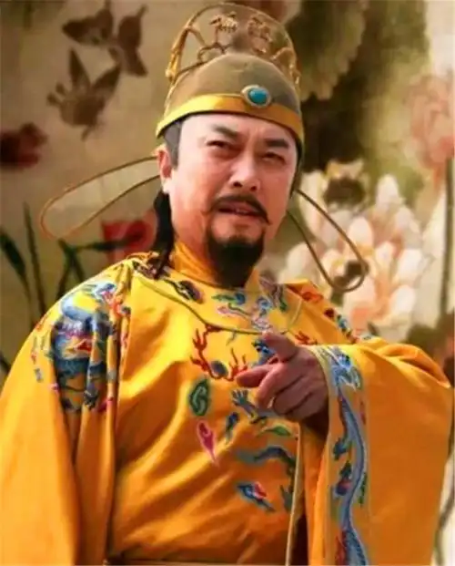 国家一级演员唐国强,曾饰演过22位皇帝,再婚娶小10岁的老婆