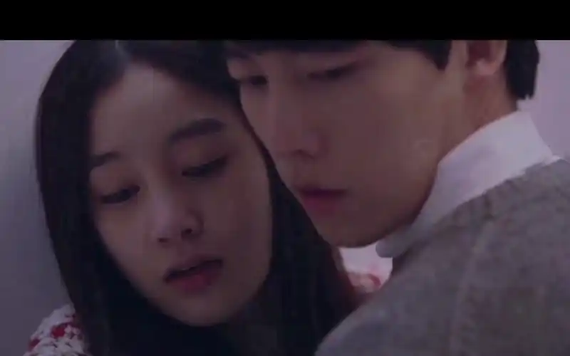 韩国电影嘘禁止想象小情侣楼道热吻差点被发现