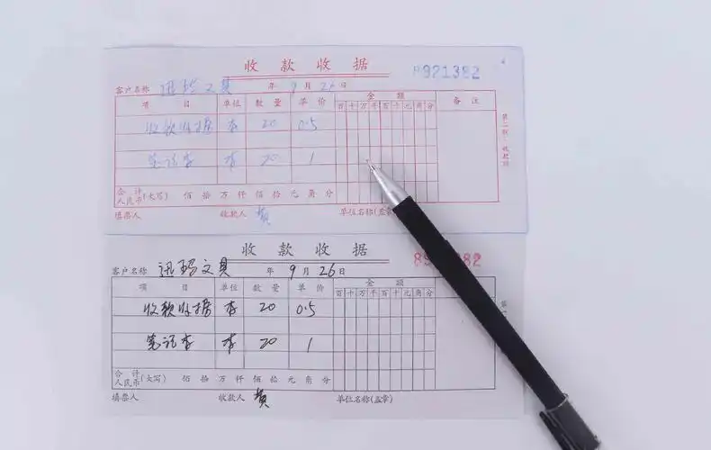 厂家销售收款收据批发二联收剧无碳复写纸手写二联收据四栏带垫板