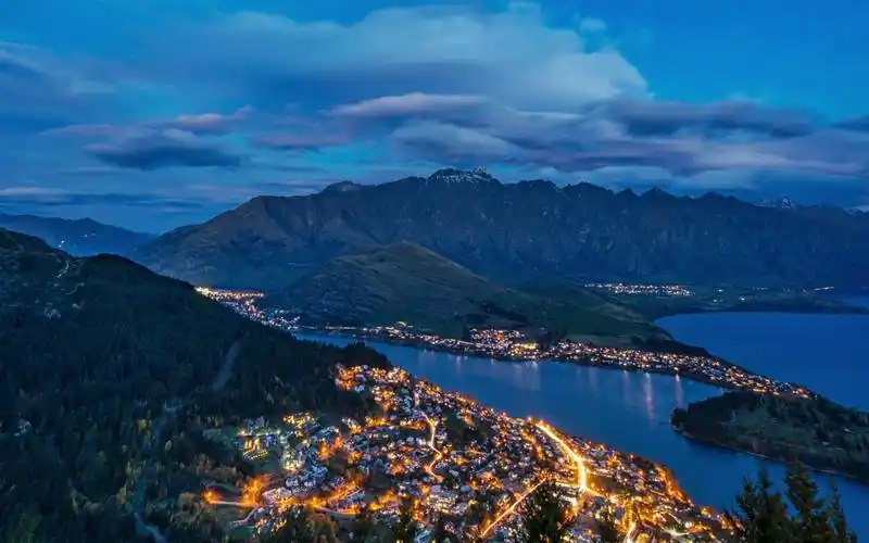 秋天的皇后镇唯美高清桌面壁纸