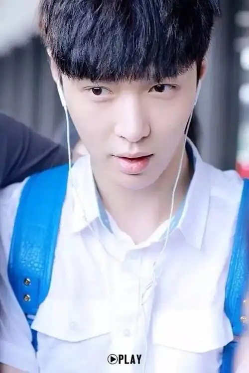 张艺兴"整容"前旧照曝光!居然撞脸杜海涛?且比海涛更圆!