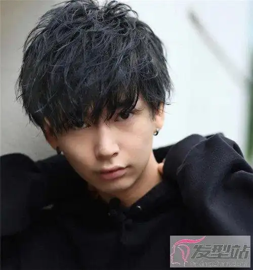 型男帅哥首选烫发 发根定位烫时尚无比_发型站_最新流行发型设计发型