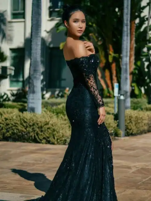 女明星欧阳春晓自曝体重120斤,但看上去身材绝了,穿衣火辣!