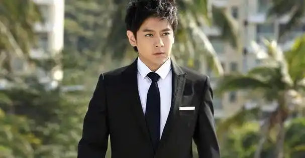 显年轻有多赚便宜,这8对明星,明明是同龄人,看着却像差了辈分