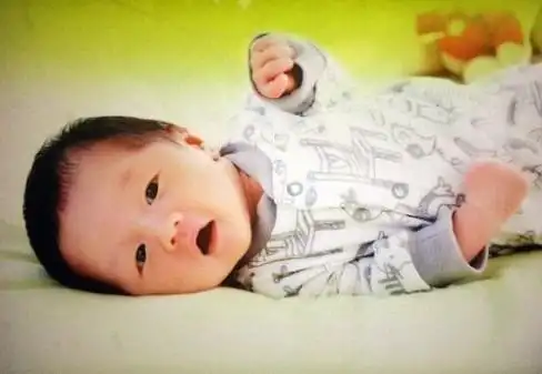 盘点明星宝宝满月照 个个惹人爱!