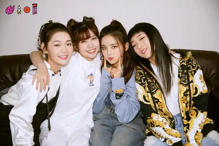 海报图片,分享一组火箭少女101图片给大家,图中的明星图片壁纸会点缀