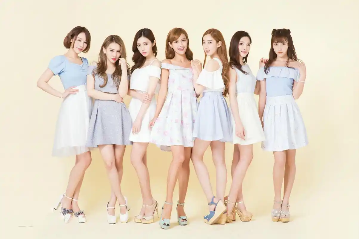 倡导中式萌系风格,被誉为二次元国风第一团,有着中国风最美女团,古风