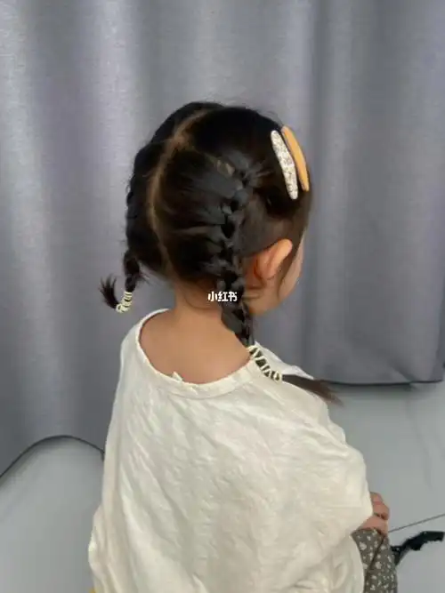 今日发型甜美小辫子编起来