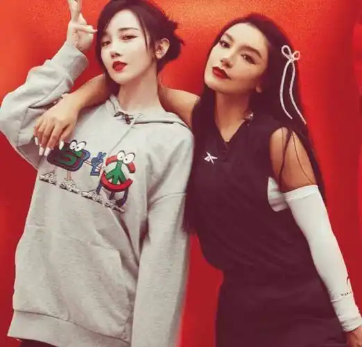 除了江映蓉之外陈梓童的修图更是让人第一眼完全不敢认呀,不得不说这