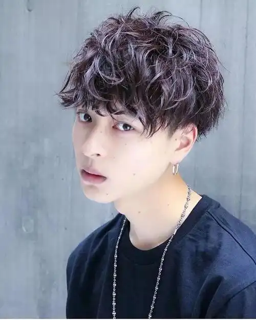 秋日男士烫发造型 - 99短媒 - 短视频运营推广学习教程平台 - 抖音教