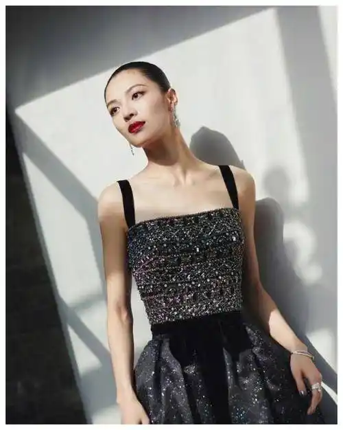 原创李现前任钟楚曦旧照土味明显容颜惹争议变化太大了