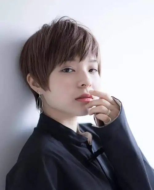 这样的超短发挺好看