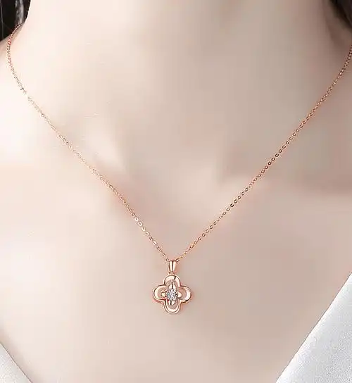 四叶草项链女夏18k金钻石2021年新款玫瑰彩金锁骨情人节七夕礼物