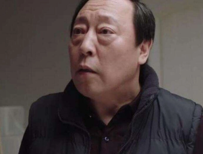 倪大红靠白敬亭肩膀,爷慈孙孝小鸟依人,老戏骨却曾三次落榜中戏