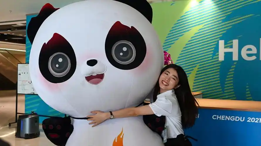 青春主场|大运会吉祥物"蓉宝"和它的"功夫熊猫"家族 - 文体动态 - 新