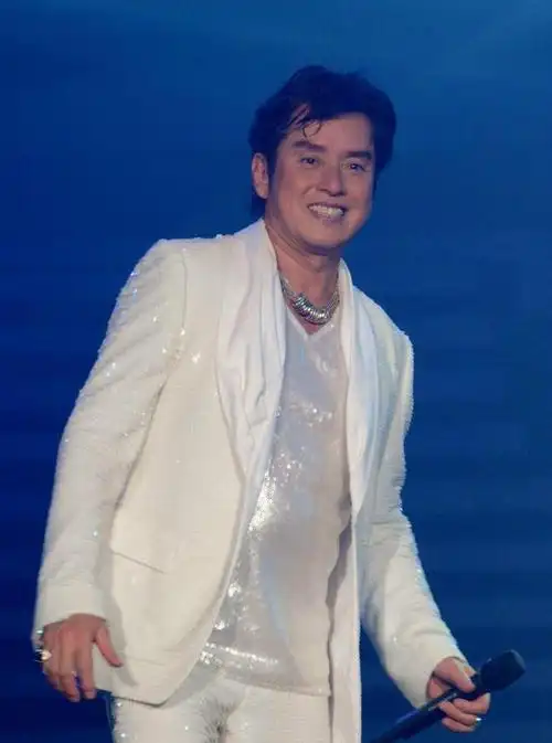 谭咏麟:71岁被爆丑闻晚节不保,年轻时竟搞"二女共侍一夫"