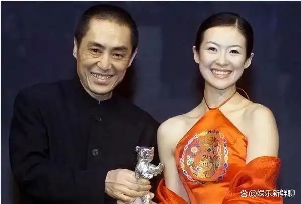 肚兜领奖惹争议接提子成焦点章子怡上位史比你想得更传奇